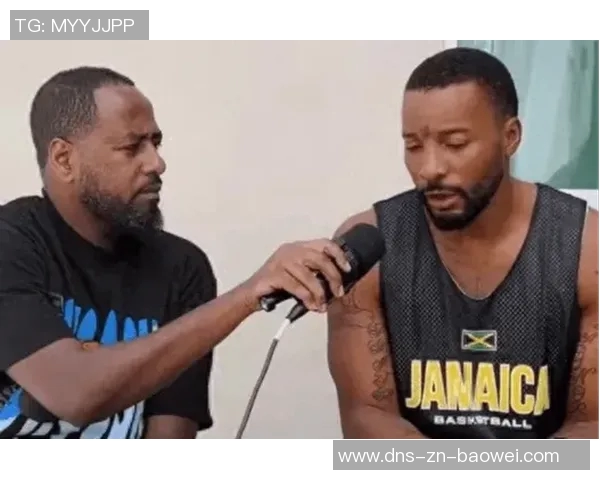 小卡为季后赛强度训练一个月挑战身体极限展现决心与毅力 小卡为季后赛强度训练一个月挑战身体极限展现决心与毅力