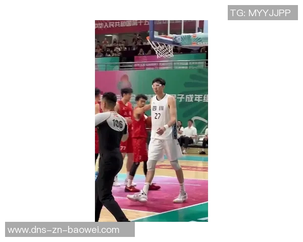 周琦首次现场观赛感受男双比赛魅力轻松3-0胜利乐趣无穷 周琦首次现场观赛感受男双比赛魅力轻松3-0胜利乐趣无穷