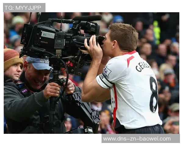 早报:双红会激战正酣曼联绝杀利物浦上演惊心动魄逆转 早报:双红会激战正酣曼联绝杀利物浦上演惊心动魄逆转