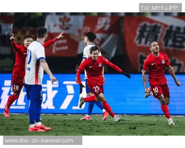 泰山队外援马德鲁加与泽卡共赏济南夜景尽显美丽风光 泰山队外援马德鲁加与泽卡共赏济南夜景尽显美丽风光