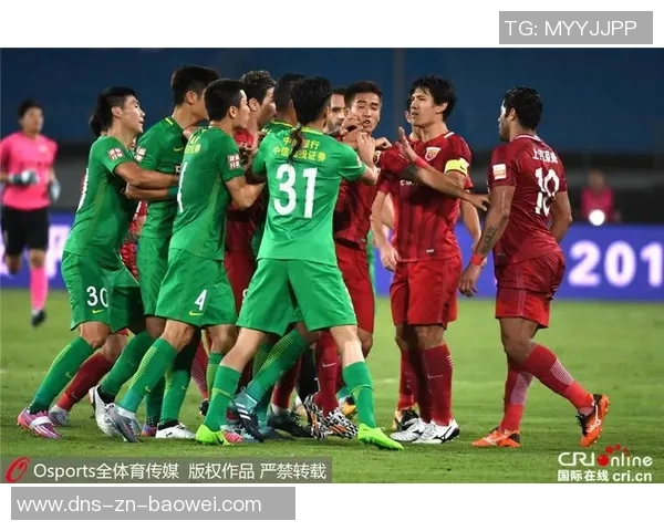 赛场竞争激烈阿门与阿尔瓦拉多冲突后握手言和展现体育精神