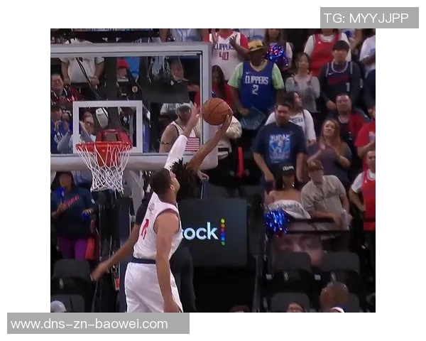 哈登三分火力全开半场独得26分快船领先太阳16分小卡与狄龙合力贡献28分