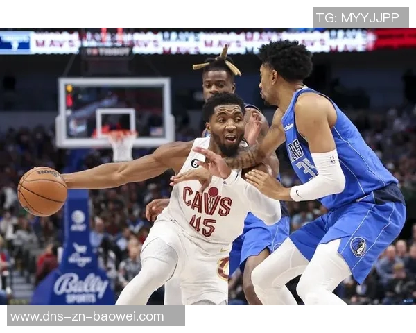 米切尔28投10中砍下28分15篮板8助攻神仙绝平三分令人叹为观止