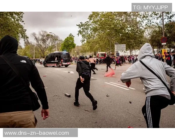 国家德比再掀波澜球迷热议赛场内外的精彩纷呈 国家德比再掀波澜球迷热议赛场内外的精彩纷呈