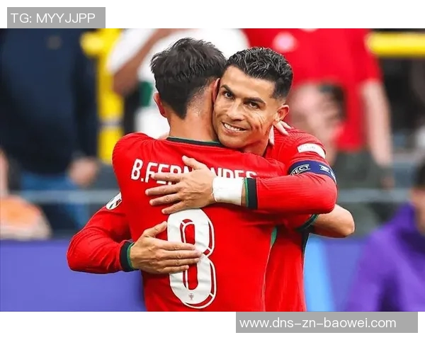 C罗分享球队合影庆祝晋级世界杯激励全队继续奋斗为葡萄牙加油